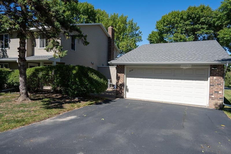 9478 Ranchview Ln N, Maple Grove, MN 55369