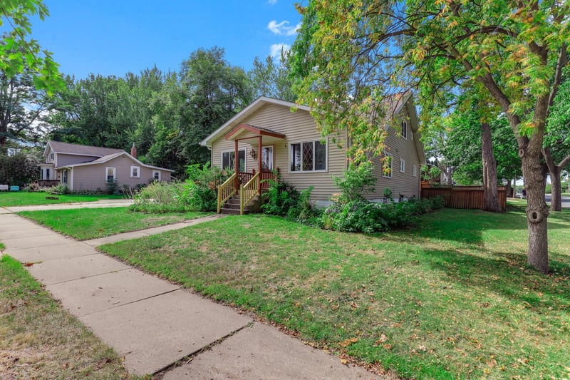 1102 Ramsey St, Hastings, MN 55033