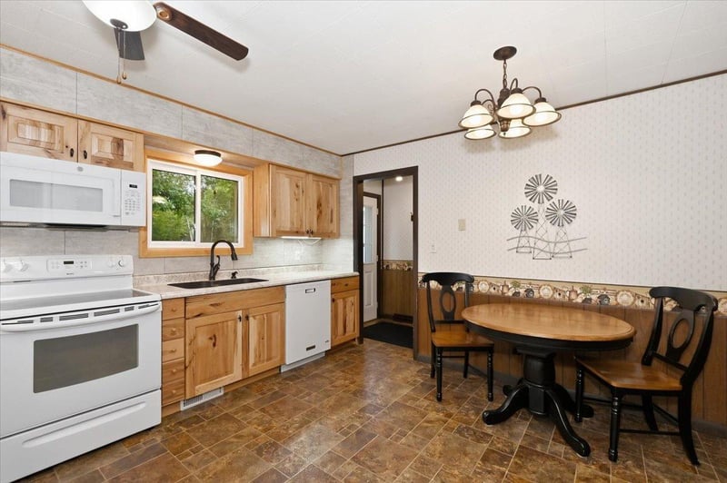 5121 Independence Rd, Saginaw, MN 55779