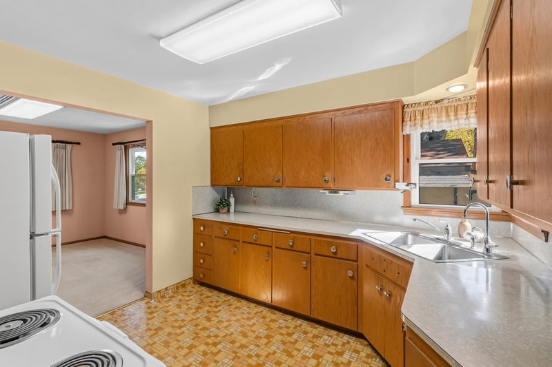 1195 7th St NW, New Brighton, MN 55112