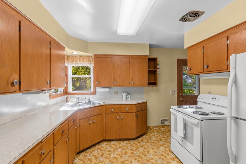 1195 7th St NW, New Brighton, MN 55112