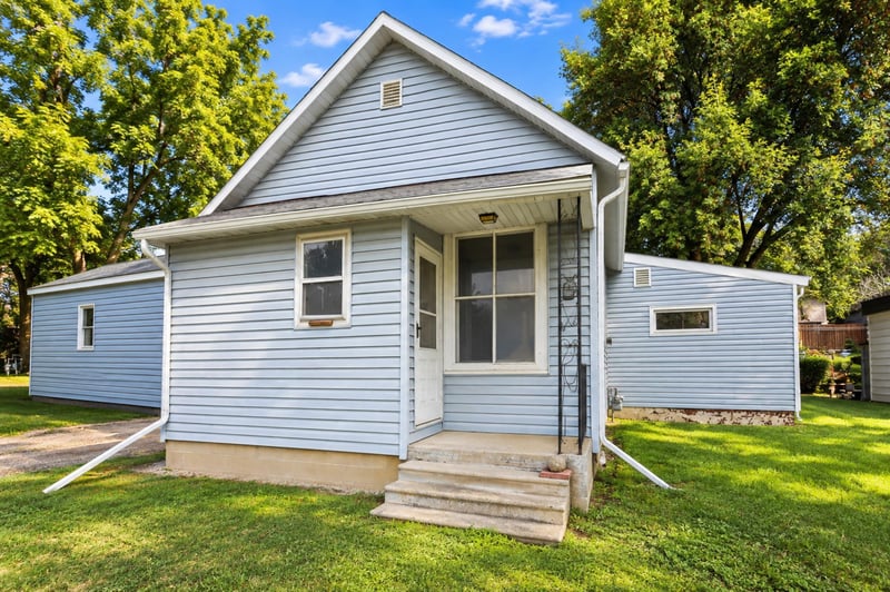 709 8th Ave SE, Waseca, MN 56093