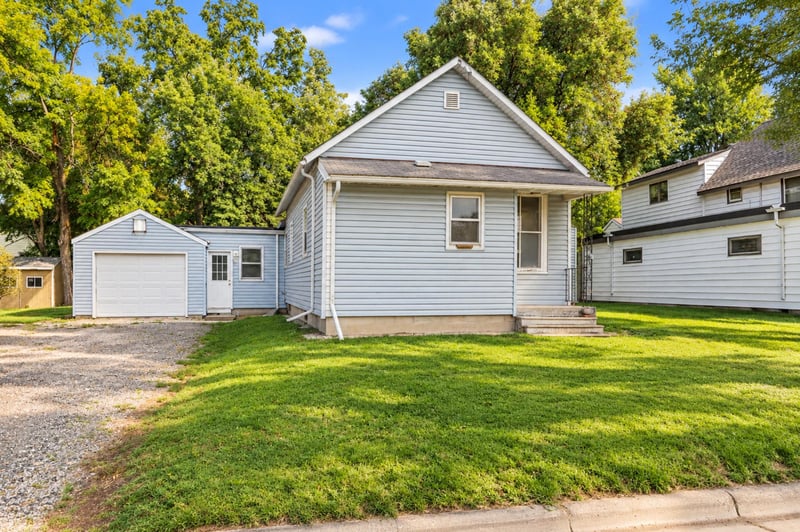 709 8th Ave SE, Waseca, MN 56093
