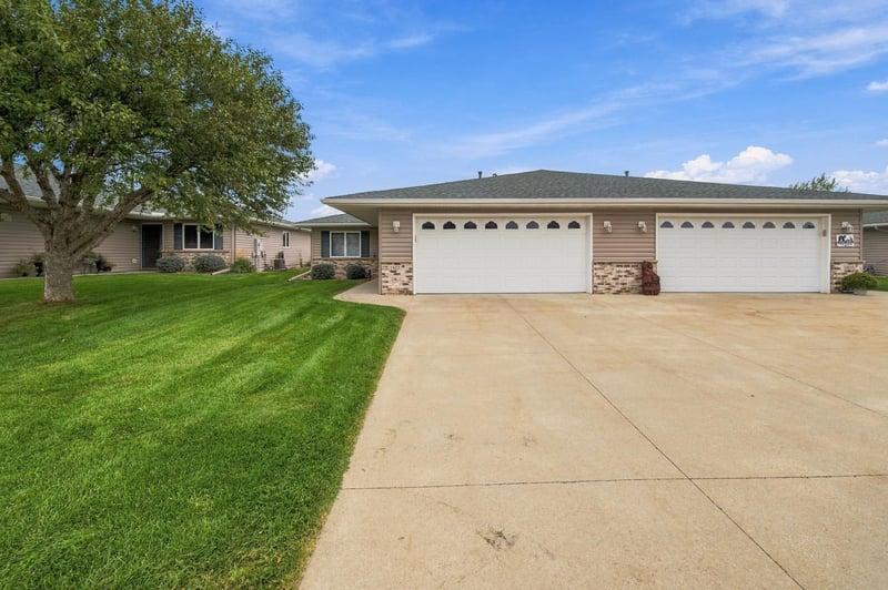 1812 Clubhouse Dr NE, Stewartville, MN 55976