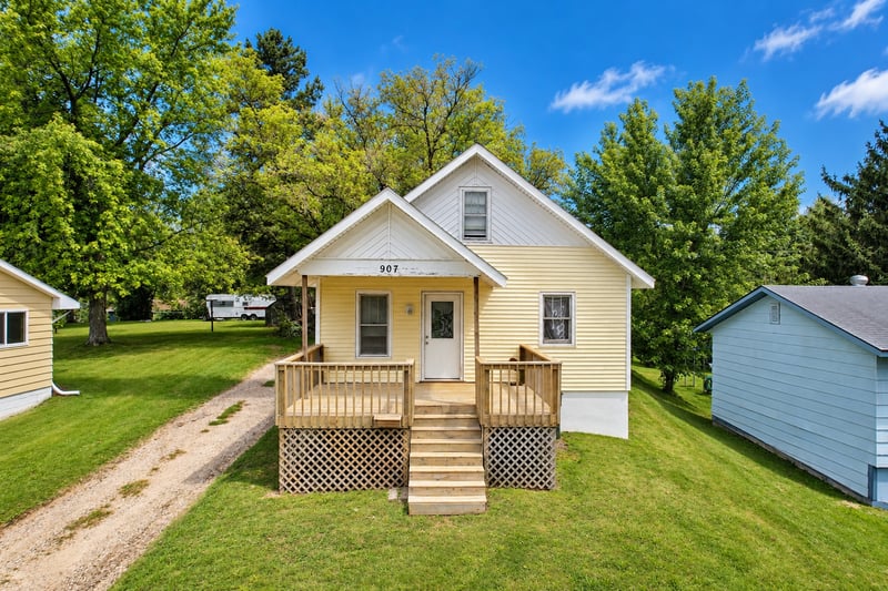 907 N Baird Ave, Fergus Falls, MN 56537