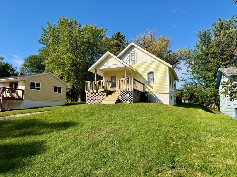 907 N Baird Ave, Fergus Falls, MN 56537