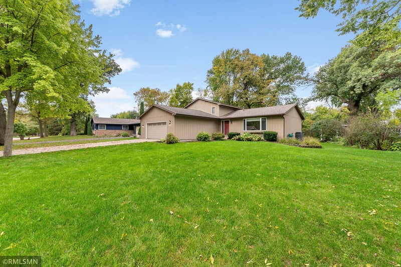 1003 Shady Oak Dr, North Mankato, MN 56003
