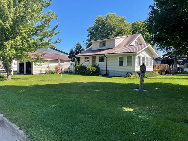 404 1st St NW, Grand Meadow, MN 55936