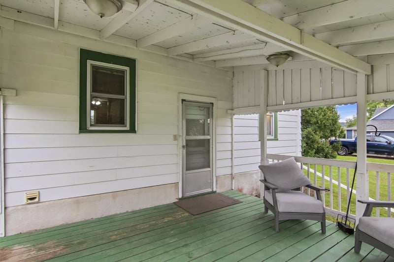 230 W Winona Ave, Kellogg, MN 55945