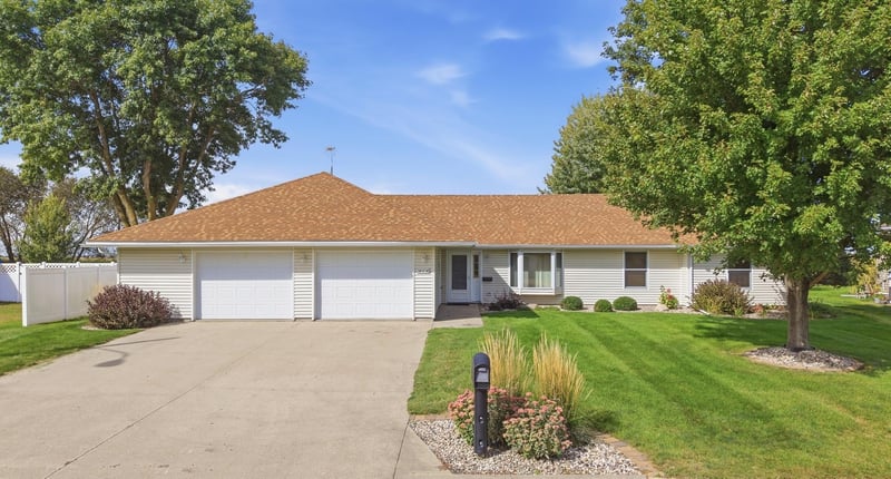 474 10th Ave SW, Wells, MN 56097