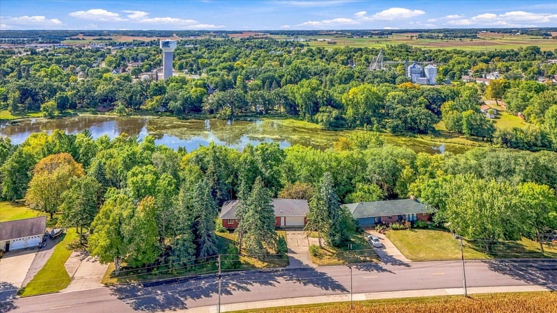 34 5th St NW, Melrose, MN 56352