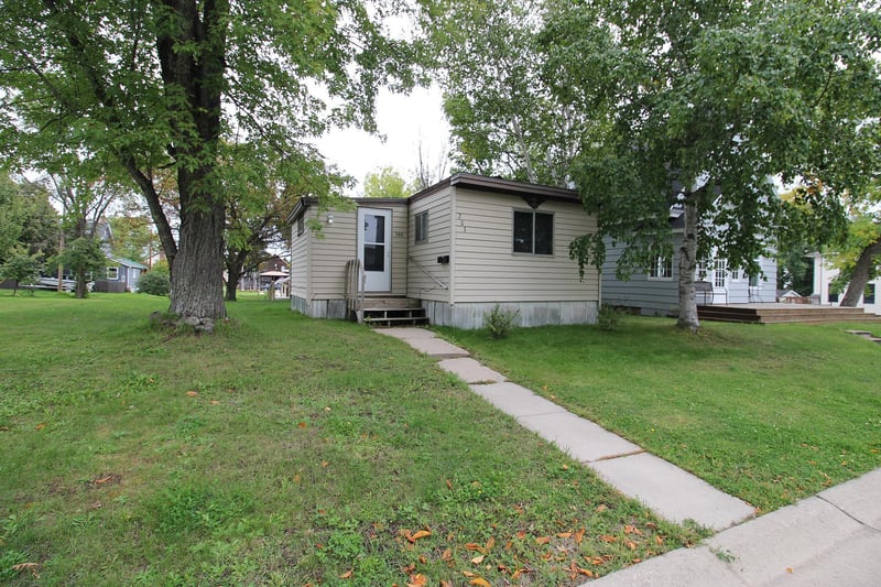 203 3rd Ave N, Biwabik, MN 55708