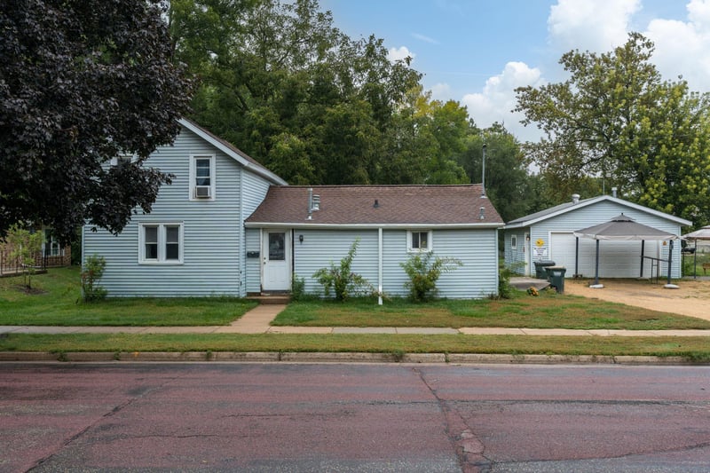 315 Hoosac St E, Waterville, MN 56096