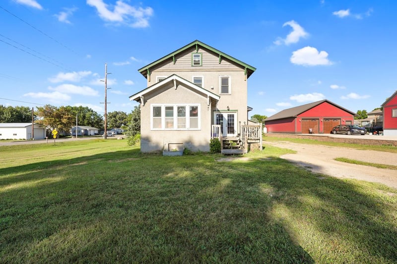 411 Meeker Ave N, Watkins, MN 55389