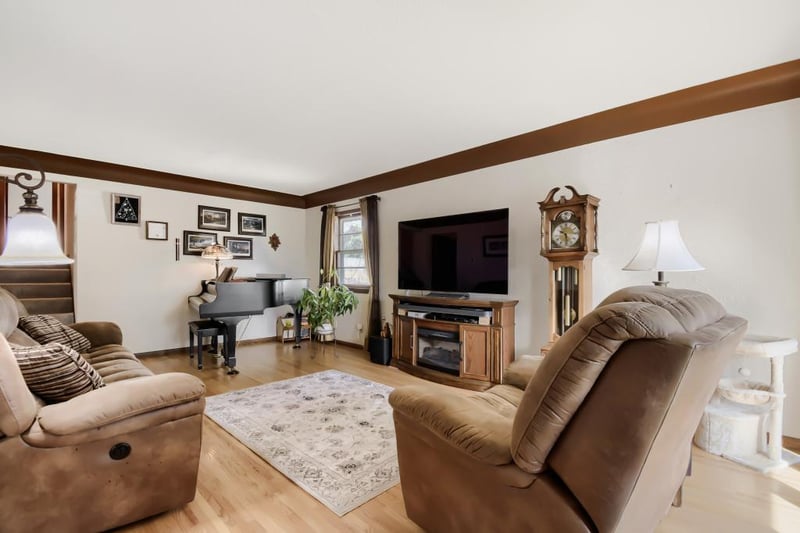 512 9th Ave S, South Saint Paul, MN 55075