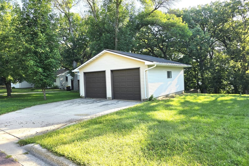 409 W Amber Lake Dr W, Fairmont, MN 56031