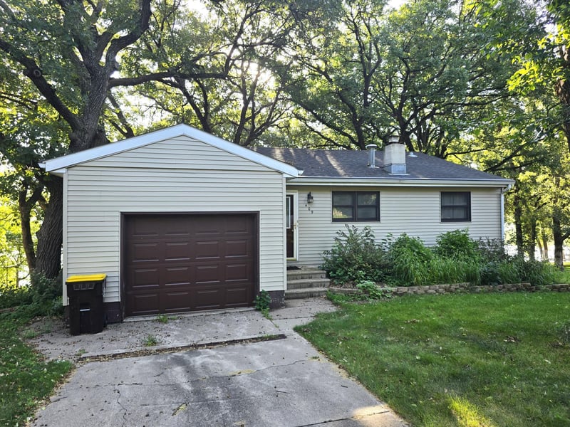 409 W Amber Lake Dr W, Fairmont, MN 56031