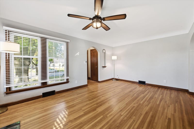 1118 Livingston Ave, West Saint Paul, MN 55118