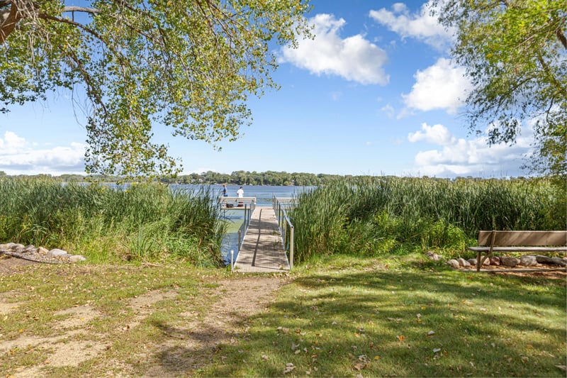 286 W Eagle Lake Dr, Maple Grove, MN 55369