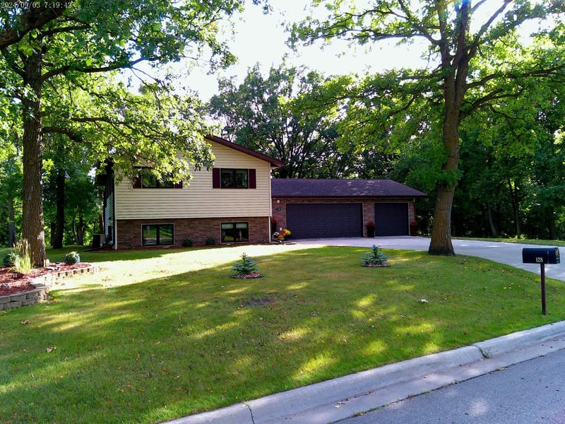 128 Eastwood Dr, Thief River Falls, MN 56701