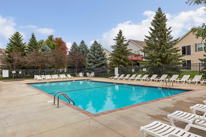 1336 Yorkshire Ln, Shakopee, MN 55379