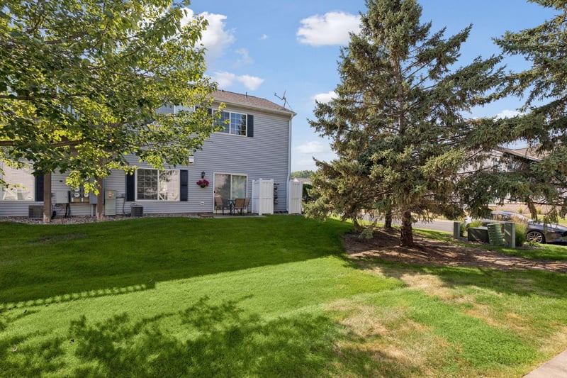 1336 Yorkshire Ln, Shakopee, MN 55379