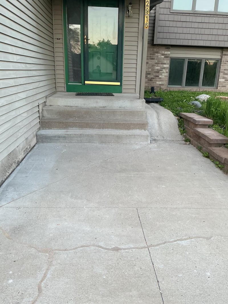2916 Frank St, Maplewood, MN 55109