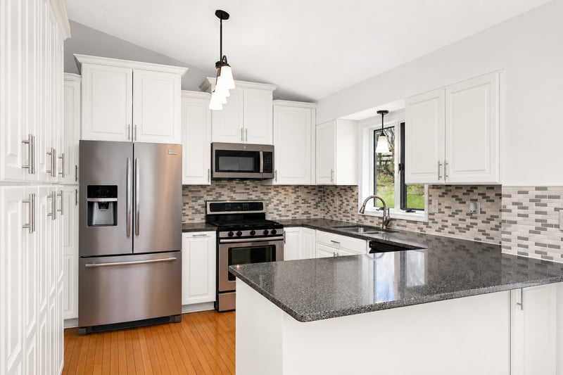 2916 Frank St, Maplewood, MN 55109