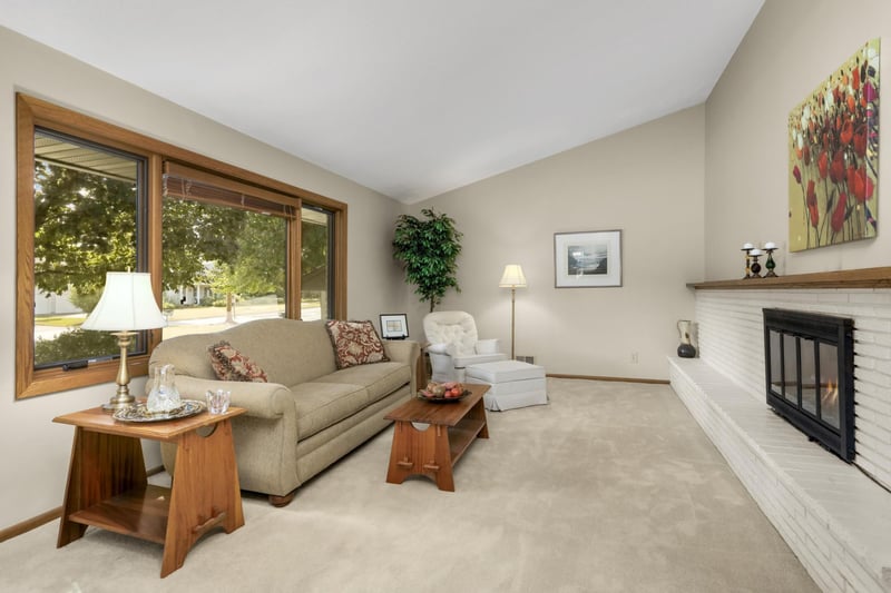2608 W 102nd St, Bloomington, MN 55431