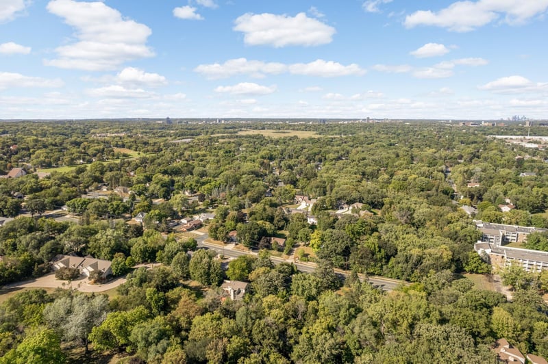 2608 W 102nd St, Bloomington, MN 55431