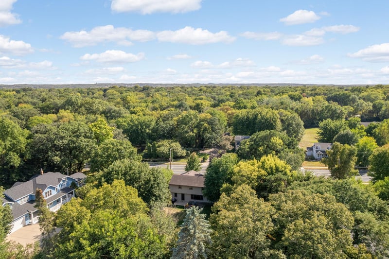 2608 W 102nd St, Bloomington, MN 55431