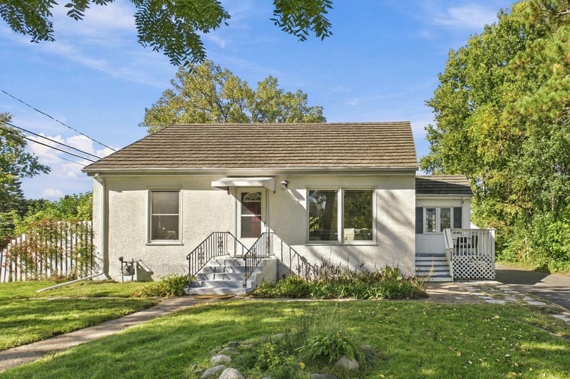 2359 Victoria St N, Roseville, MN 55113