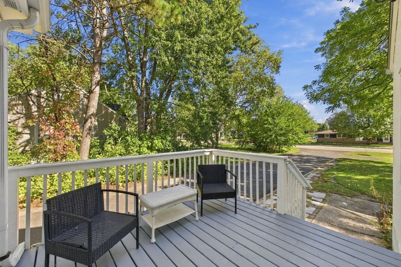 2359 Victoria St N, Roseville, MN 55113