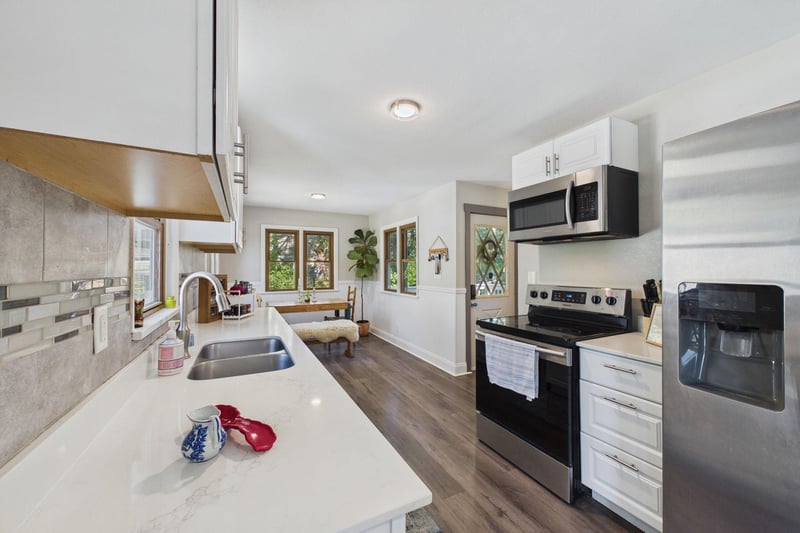 2359 Victoria St N, Roseville, MN 55113