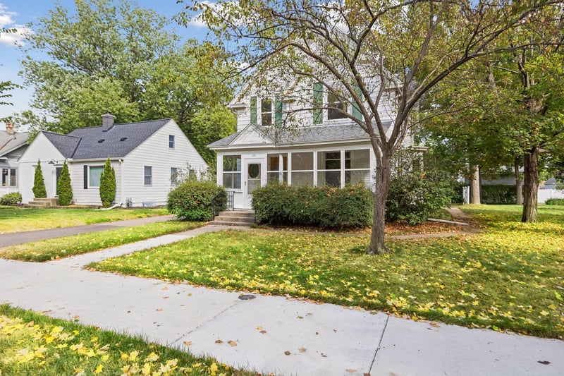 221 11th Ave N, Hopkins, MN 55343