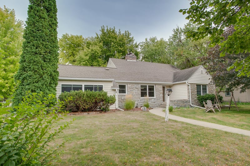 1100 13th St S, Moorhead, MN 56560
