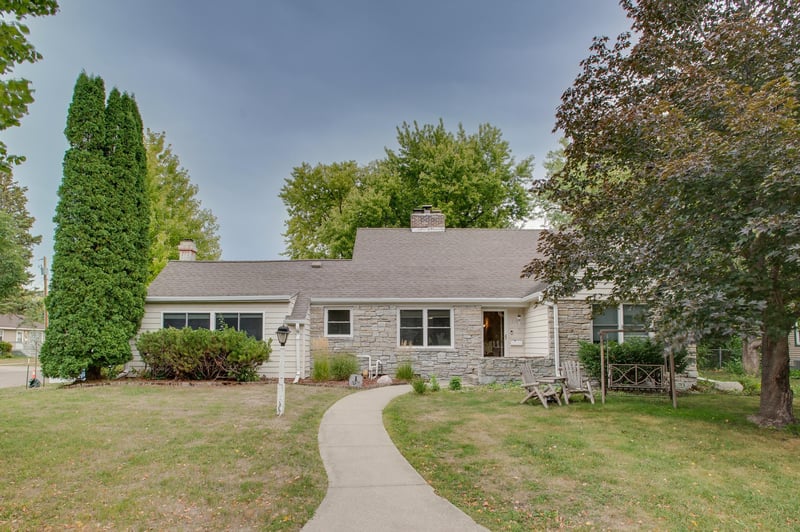 1100 13th St S, Moorhead, MN 56560
