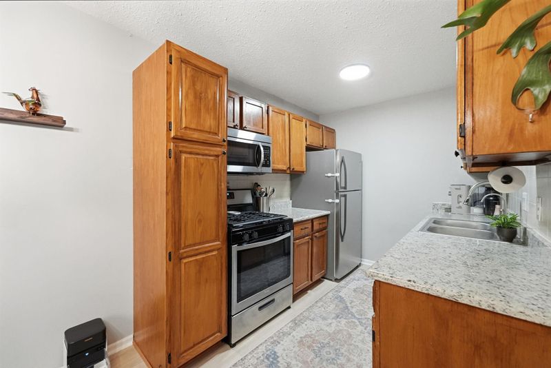 1646 City View Dr #19, Eagan, MN 55121