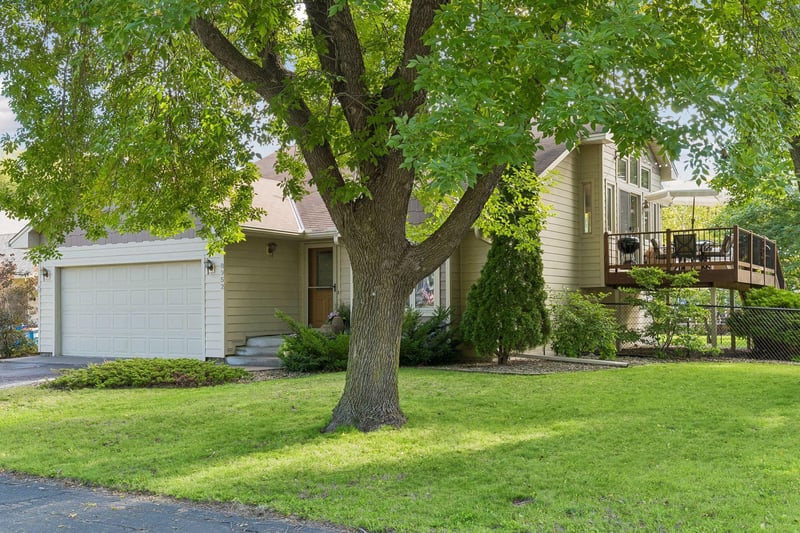 8952 Pineview Ln N, Maple Grove, MN 55369