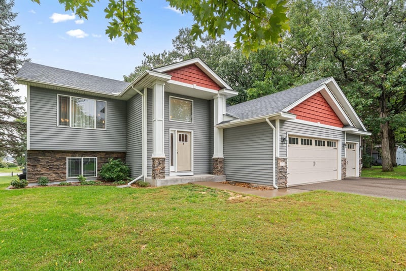 21215 Old Lake George Blvd NW, Oak Grove, MN 55303