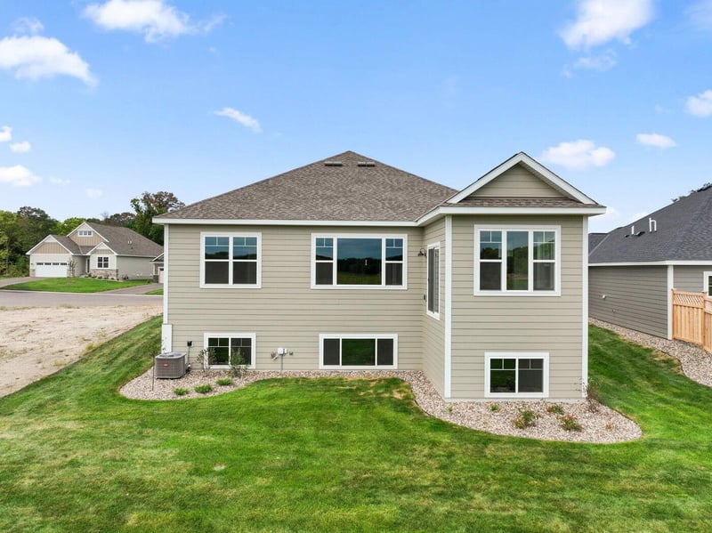 8204 Haywood Dr, Lino Lakes, MN 55014