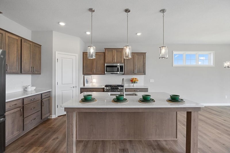 8204 Haywood Dr, Lino Lakes, MN 55014