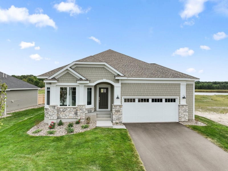 8204 Haywood Dr, Lino Lakes, MN 55014