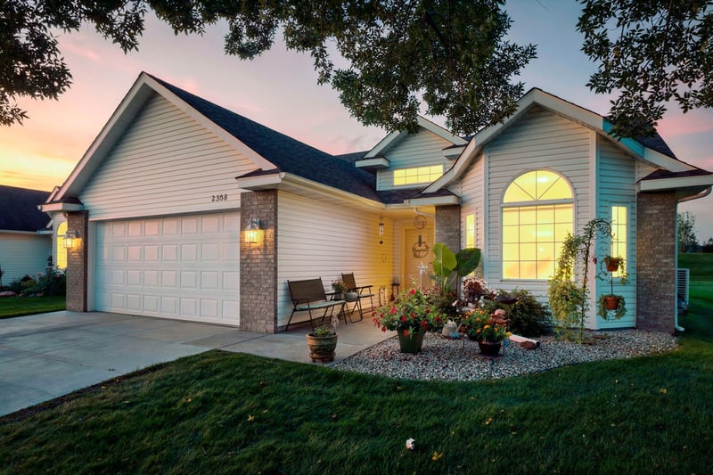 2333 Cleveland Ln S, Cambridge, MN 55008