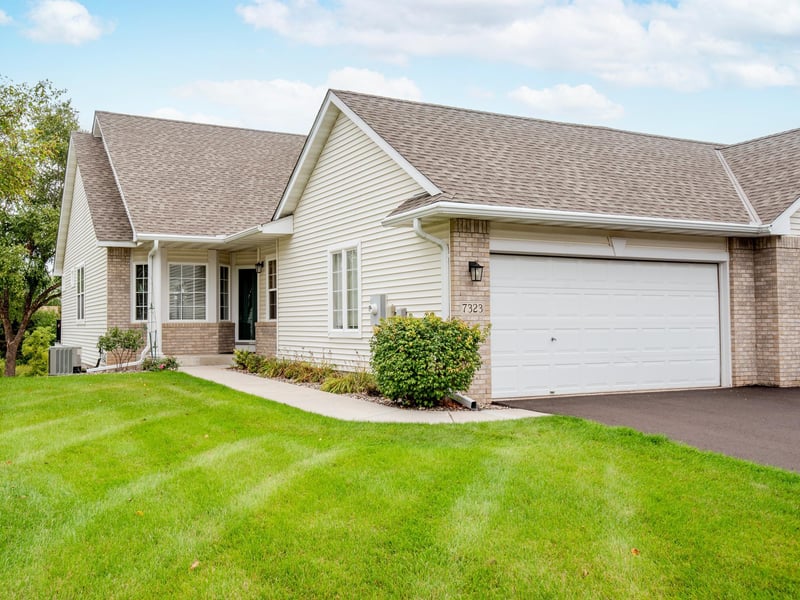 7323 Brittany Ln, Inver Grove Heights, MN 55076