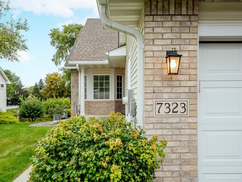 7323 Brittany Ln, Inver Grove Heights, MN 55076