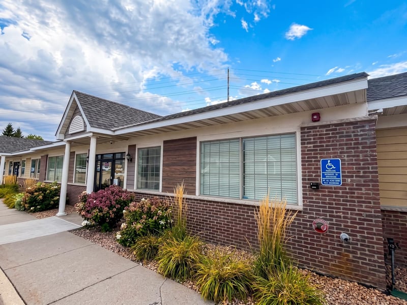 1063 Weir Dr #200, Woodbury, MN 55125