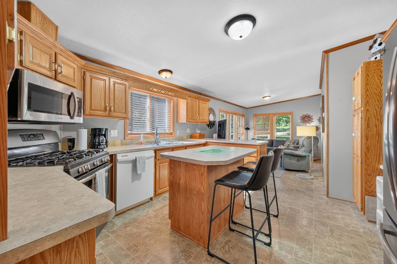 10172 48th St, Clear Lake, MN 55319
