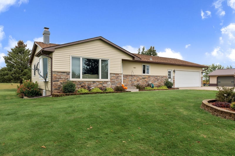 4604 SE 64th Ave, Claremont, MN 55924
