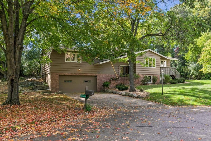 2931 Cedar Knoll Ct, Minnetonka, MN 55305
